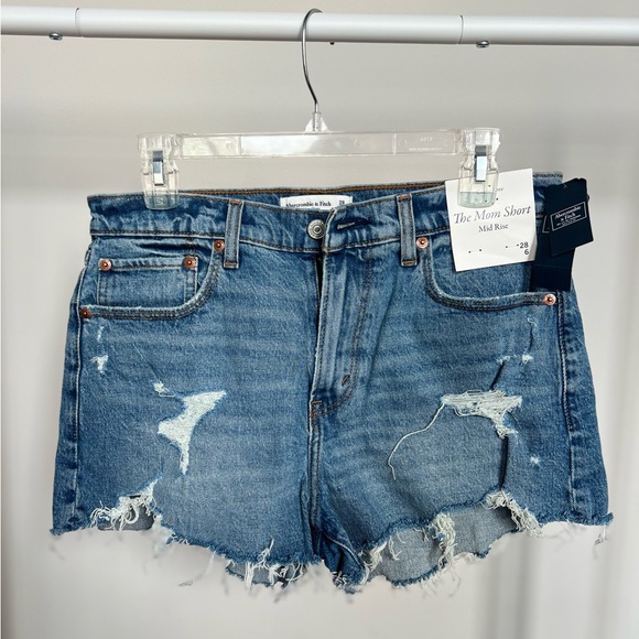 Abercrombie & Fitch Curve Love Mid Rise Mom Short | Denim | NWT - Picture 1 of 3